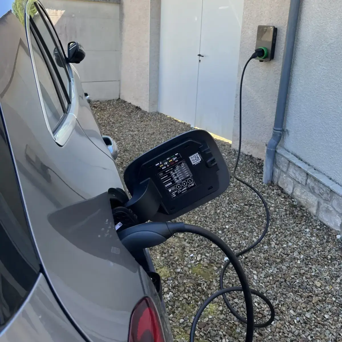 Borne de recharge IRVE à Montpellier Borne de recharge IRVE à Montpellier